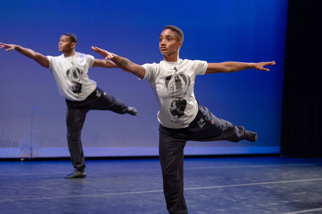 Dancers from Ailey Trio performing at Starlight